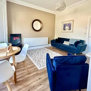 flat-2-bluebridge-court-cliffords-reach.yorkshirehotels.net/