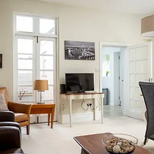 the-coach-house-cheltenham.cardiffhotelswales.com/